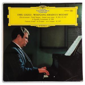 Klaviersonaten = Piano Sonatas = Sonates Pour Piano · K.281, K.310  / 6 Paisiello-Variationen, K. 398 / Fantasie D-moll = In D Minor = En Ré Mineur · K. 397 · Emil Gilels