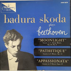 Plays Beethoven: Sonatas · Ludwig van Beethoven
